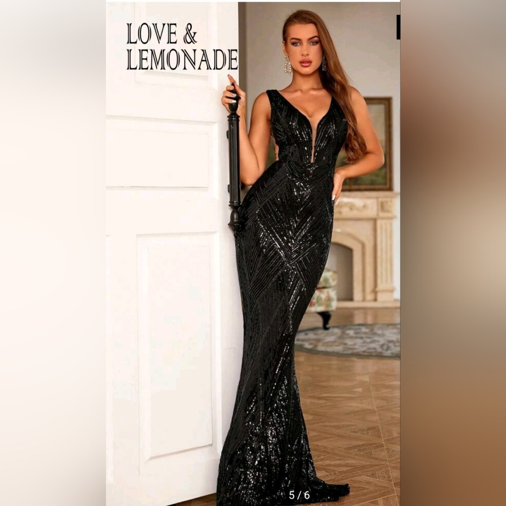 Love and Lemonade lond sequin formal dress.  Size 6